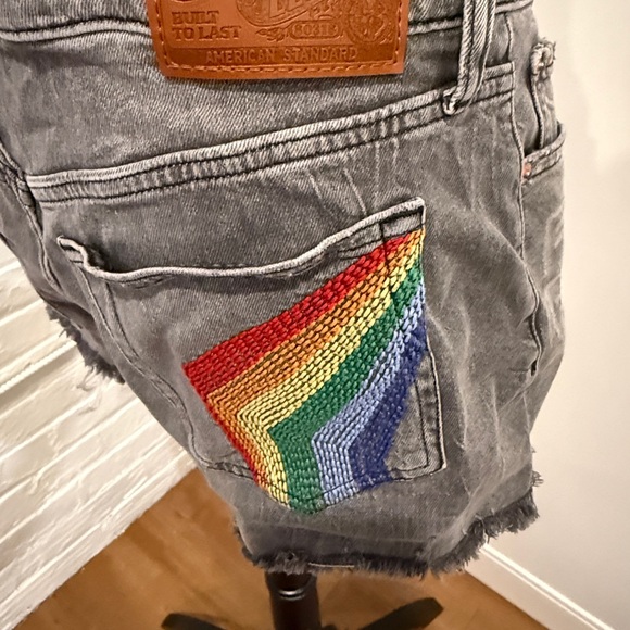 Lucky Brand Gray Jean Shorts with Pink Floyd and Rainbow Accents - Picture 7 of 7